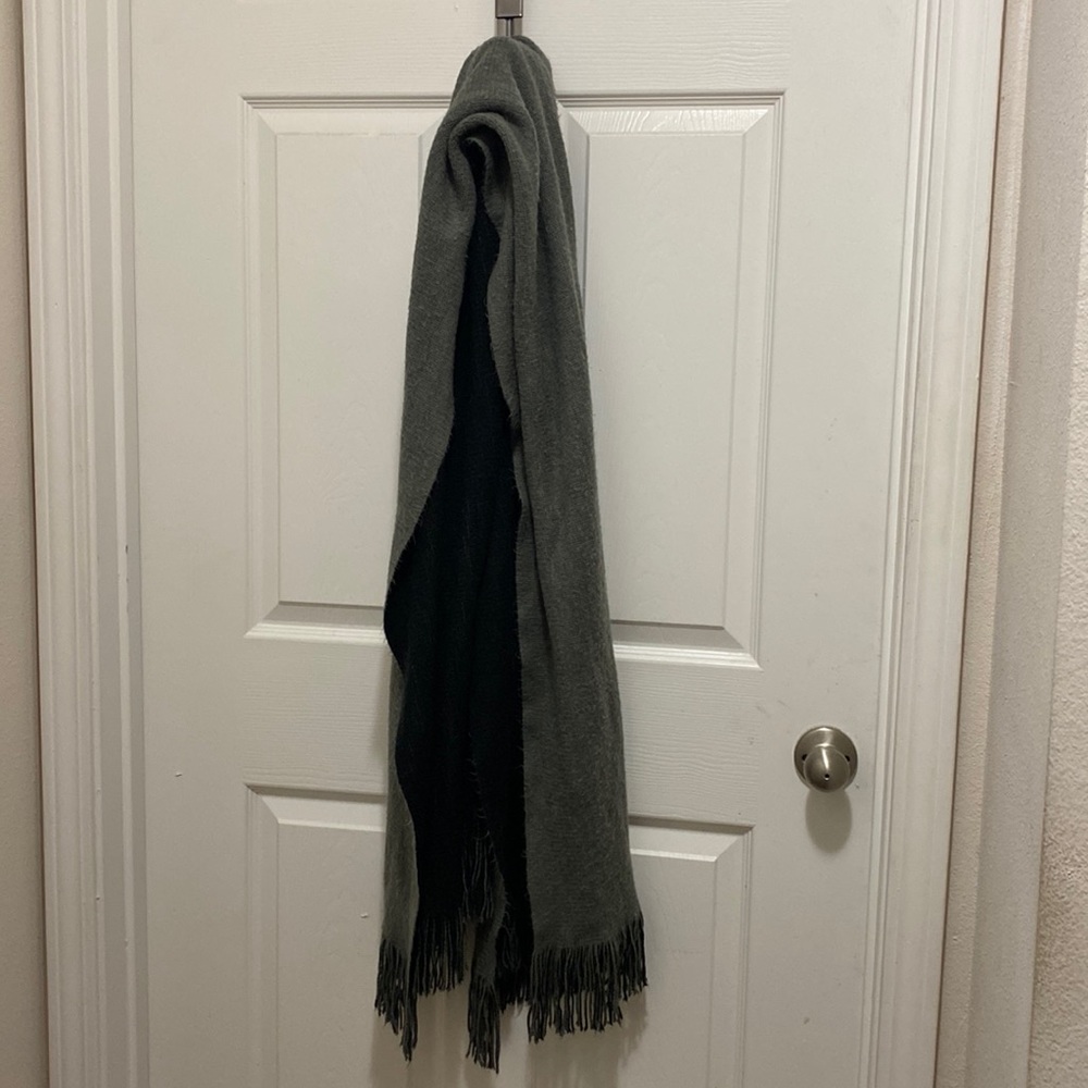 Merona (Target) shawl - Picture 3 of 4